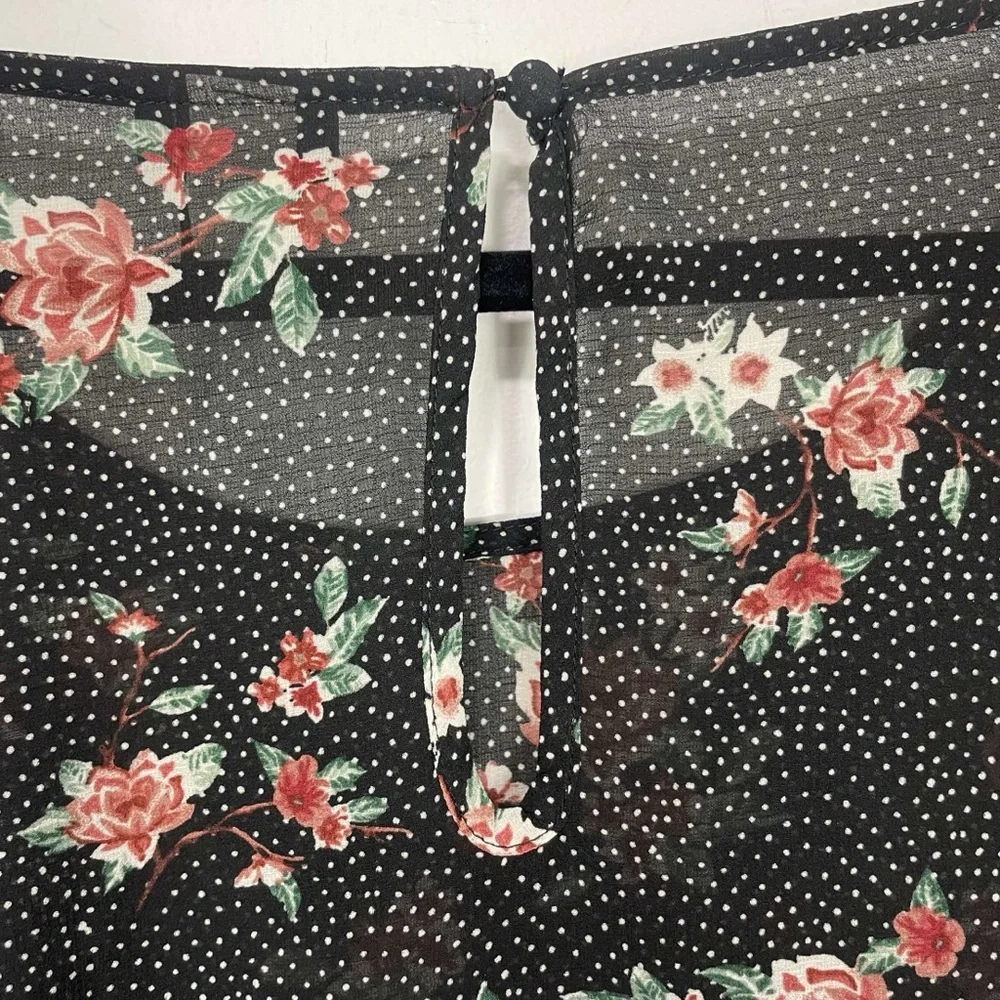 Torrid Black Top with Floral Design T23 - Picture 3 of 5